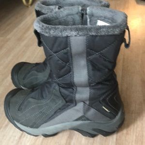 Women’s snow boots. keen size 7.5 insulated